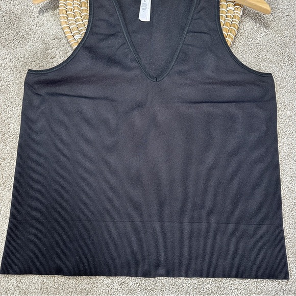 SOLD | Athleta Aurora Seamless Tank Top V-Neck Ribbed Yoga in Black Plus Size 1X - Picture 4 of 11